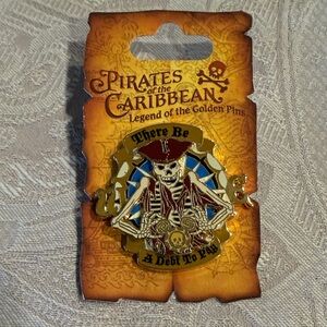 Disney Pirates of the Caribbean Pin 2006 new on card Mint- Gold and Blue
